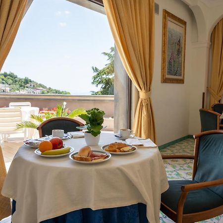 Hotel Montana SantʼAgata sui Due Golfi Εξωτερικό φωτογραφία