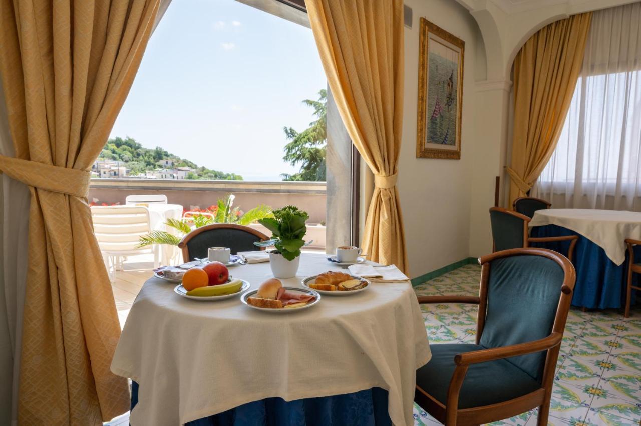 Hotel Montana SantʼAgata sui Due Golfi Εξωτερικό φωτογραφία