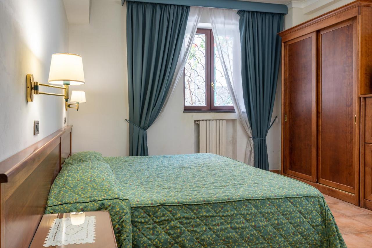 Hotel Montana SantʼAgata sui Due Golfi Εξωτερικό φωτογραφία