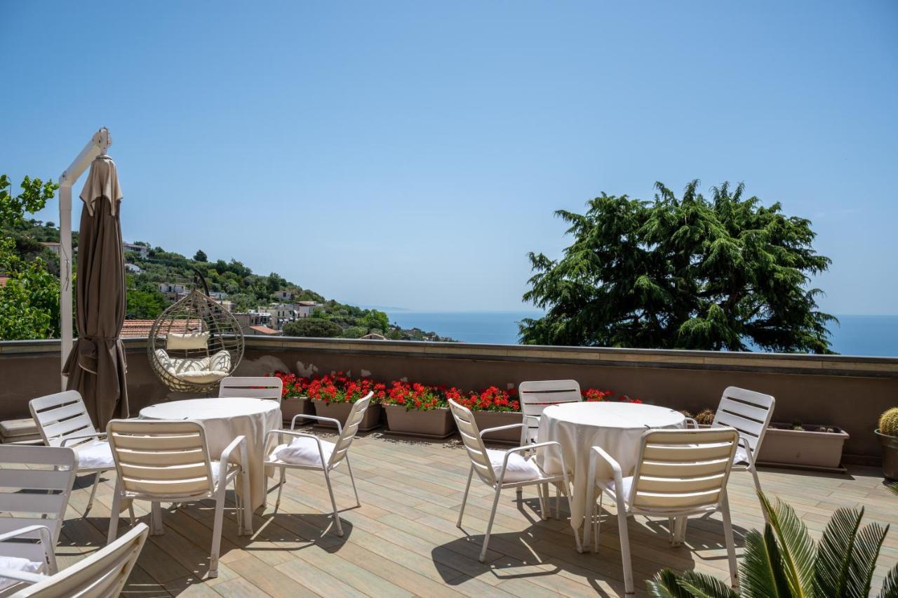 Hotel Montana SantʼAgata sui Due Golfi Εξωτερικό φωτογραφία