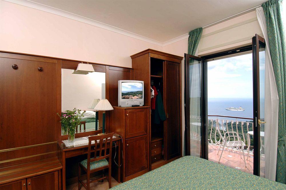 Hotel Montana SantʼAgata sui Due Golfi Εξωτερικό φωτογραφία