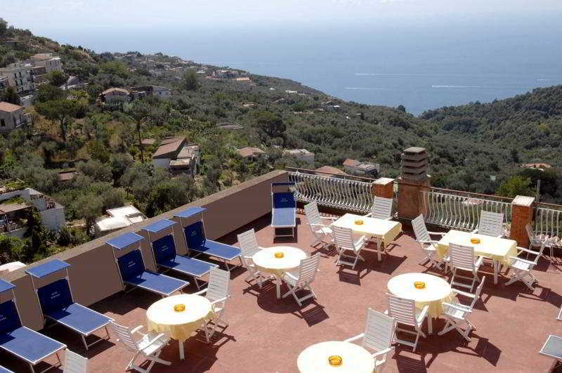 Hotel Montana SantʼAgata sui Due Golfi Εξωτερικό φωτογραφία