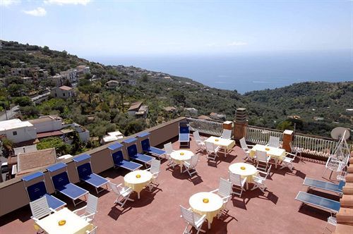 Hotel Montana SantʼAgata sui Due Golfi Εξωτερικό φωτογραφία