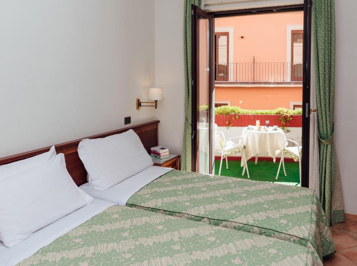 Hotel Montana SantʼAgata sui Due Golfi Εξωτερικό φωτογραφία