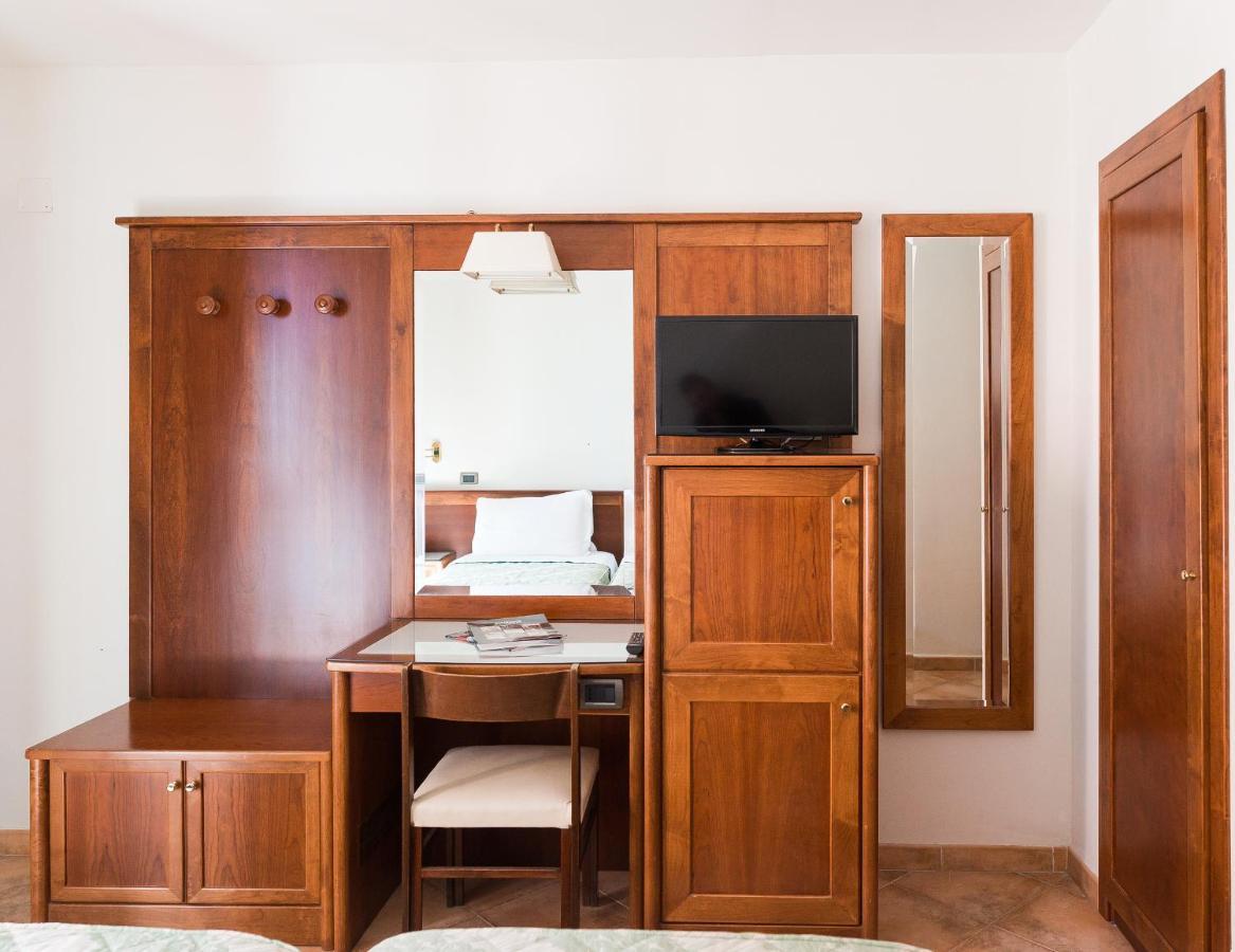 Hotel Montana SantʼAgata sui Due Golfi Εξωτερικό φωτογραφία