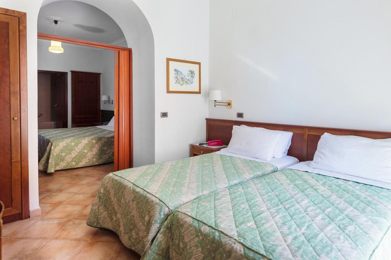 Hotel Montana SantʼAgata sui Due Golfi Εξωτερικό φωτογραφία