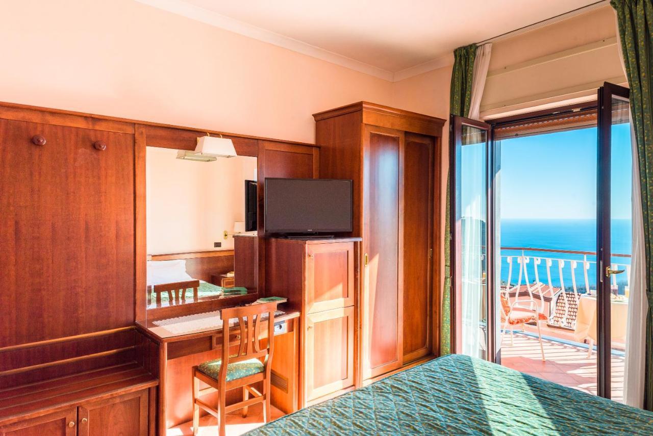 Hotel Montana SantʼAgata sui Due Golfi Εξωτερικό φωτογραφία