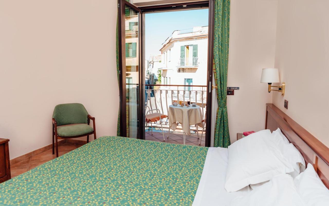 Hotel Montana SantʼAgata sui Due Golfi Εξωτερικό φωτογραφία