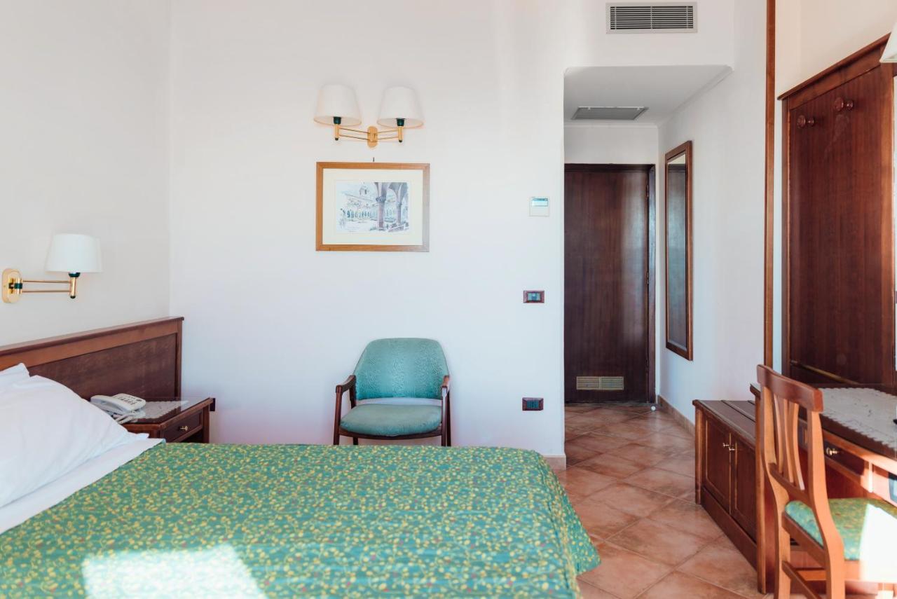 Hotel Montana SantʼAgata sui Due Golfi Εξωτερικό φωτογραφία