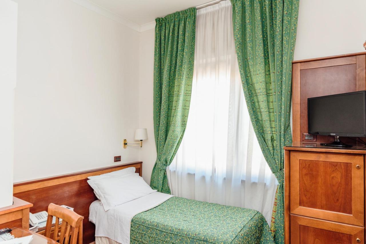 Hotel Montana SantʼAgata sui Due Golfi Εξωτερικό φωτογραφία