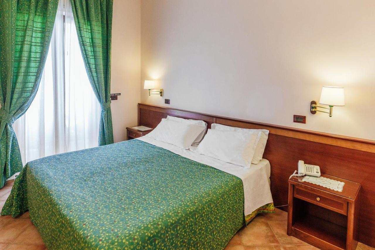 Hotel Montana SantʼAgata sui Due Golfi Εξωτερικό φωτογραφία