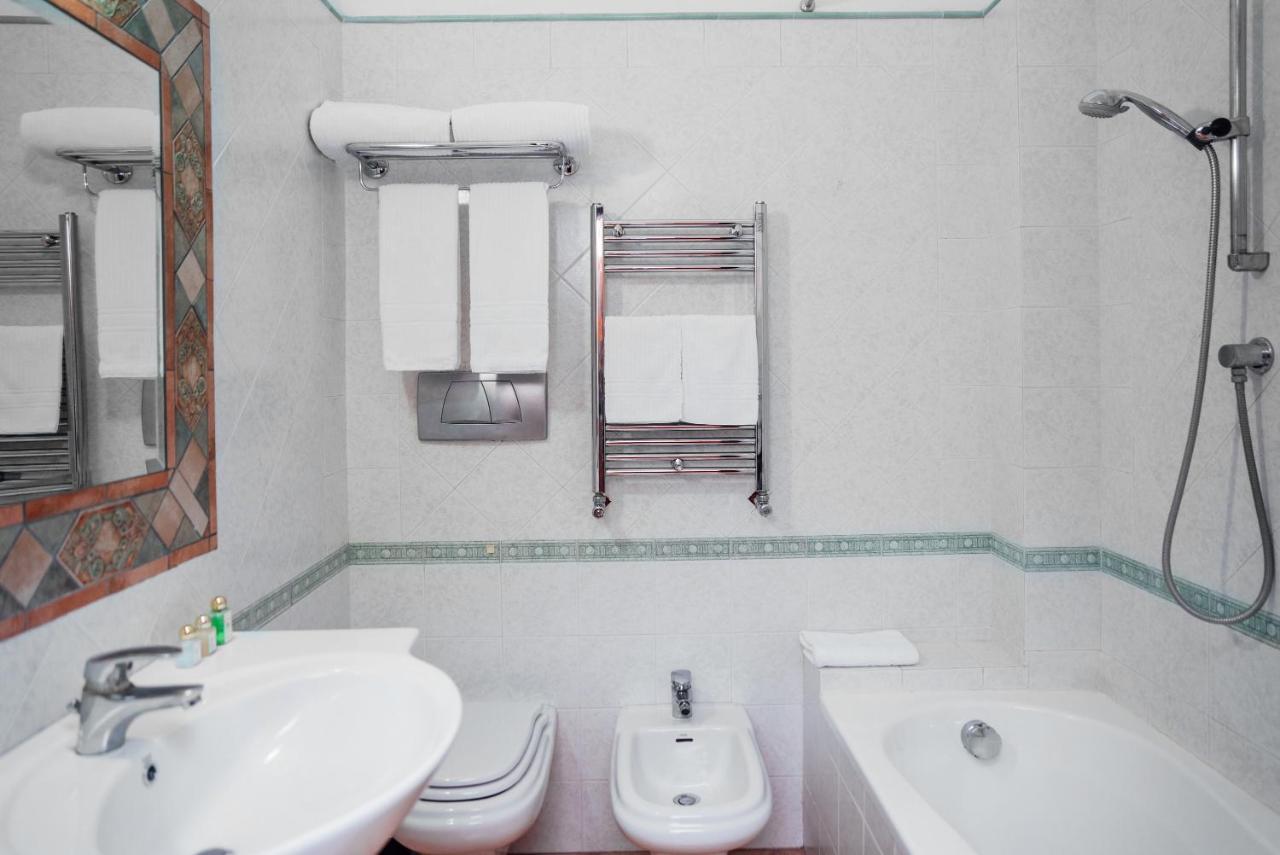 Hotel Montana SantʼAgata sui Due Golfi Εξωτερικό φωτογραφία