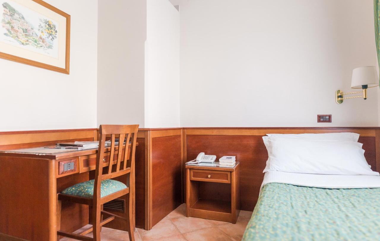 Hotel Montana SantʼAgata sui Due Golfi Εξωτερικό φωτογραφία