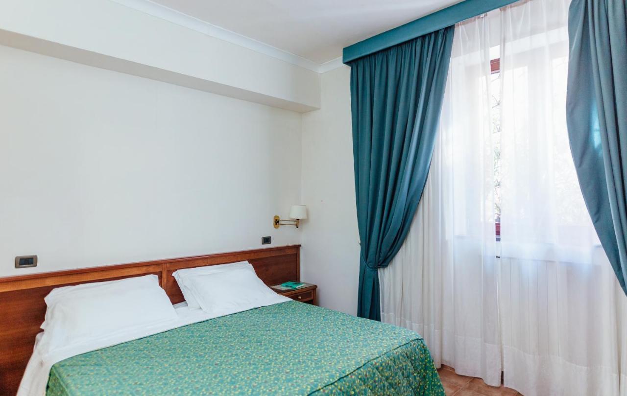 Hotel Montana SantʼAgata sui Due Golfi Εξωτερικό φωτογραφία